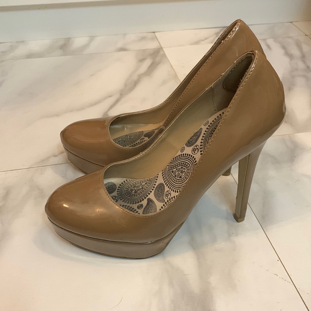♥️LAST CHANCE! ♥️ STEVE MADDEN NUDE PATENT CLASSIC PUMPS 8.5